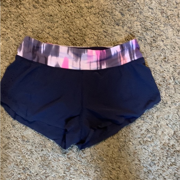 Lululemon Navy With Purple Band On Top Shorts Size 6 With Back Zipper Pocket - Picture 1 of 4